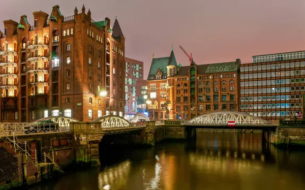 Speicherstadt Kerület Festői Hídjai Modern Üzleti Épületei Hamburg Németország — Stock Fotó
