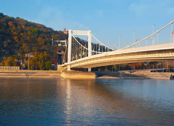 Pont Elisabeth Blanc Erzsebet Hid Travers Danube Contre Colline Gellert — Photo