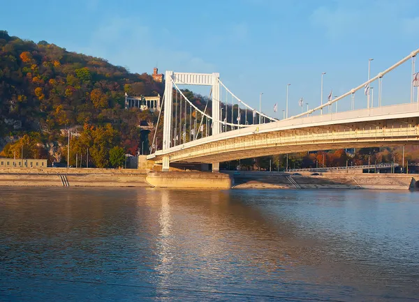 Witte Elisabeth Brug Erzsebet Hid Donau Tegen Gellert Heuvel Met — Stockfoto