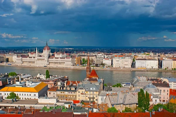 Budapest Légi Városképe Budai Tetőkkel Református Templommal Dunával Pest Parlament — Stock Fotó