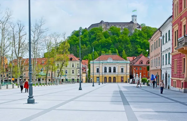 Площа Історичного Конгресу Видом Барвисті Таунхаузи Словенська Філармонія Замок Люблянського — стокове фото