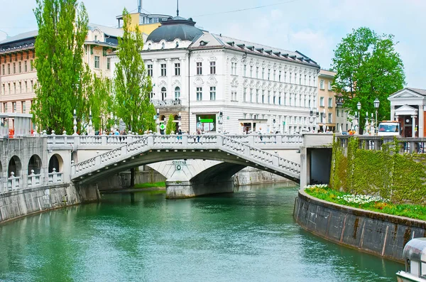 Puente Triple Piedra Tromostovje Través Del Río Liubliana Liubliana Eslovenia —  Fotos de Stock