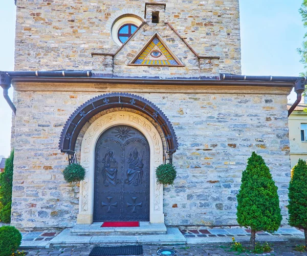 Kutsal Üçlemeci Kilisesi Nin Güzel Kemerli Kapısı Tanrı Nın Baba — Stok fotoğraf