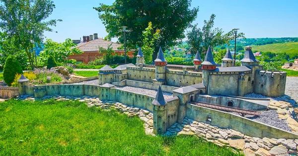 Panorama Miniatura Del Castillo Kamianets Podilskyi Situado Jardín Verde Del —  Fotos de Stock