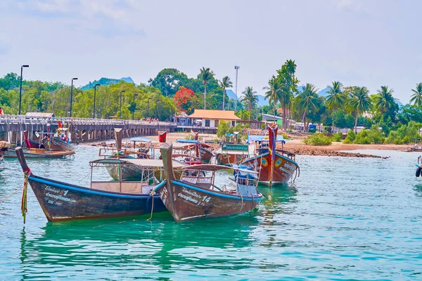 Nang Thailand Апреля 2019 Года Традиционные Деревянные Длиннохвостые Лодки Пришвартованы — стоковое фото