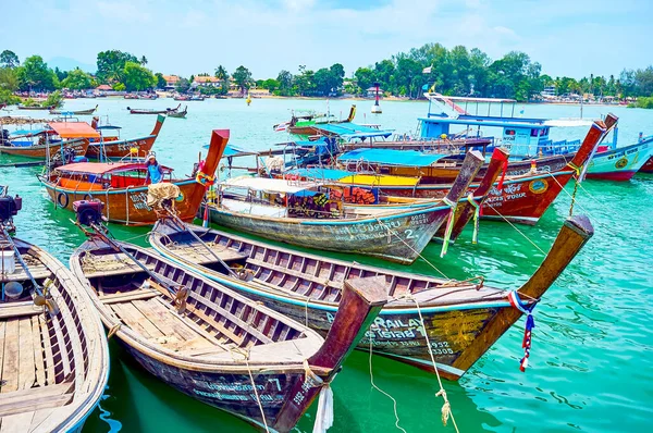 Nang Thailand April 2019 Лінії Старих Довгохвостих Човнів Пришвартовані Гавані — стокове фото