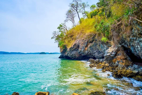 Pittoresca Vista Sulla Costa Rocciosa Del Resort Krabi Con Isole — Foto Stock