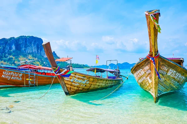 Scenic View Bows Traditional Wooden Lingtail Boats Moored Beach Andaman — Stock Photo, Image