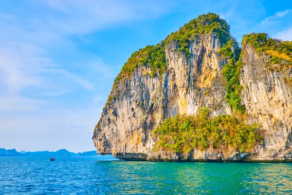 Jacht Reis Langs Pure Kalksteen Klif Van Koh Poda Island — Stockfoto