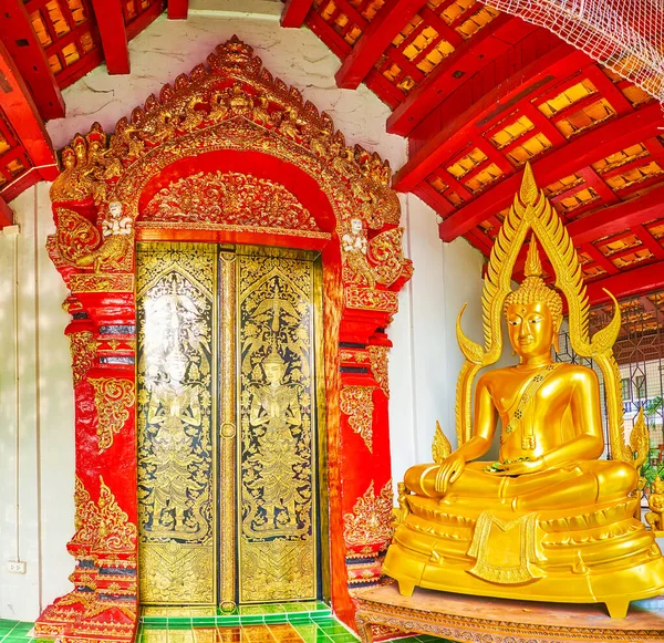 Színes Panoráma Homlokzat Wat Phan Waen Viharn Aranyozott Buddha Image — Stock Fotó