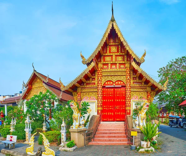 Santuário Vermelho Dourado Bonito Templo Wat Muentoom Com Testes Padrões — Fotografia de Stock