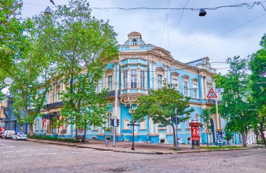ODESSA, UKRAINE - 19 Haziran 2021: Batı ve Doğu Sanat Müzesinin tarihi binası, 19 Haziran 'da Odessa' da