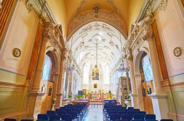 KAMIANET, UKRAINE - 14 Temmuz 2021: Tarihi Dominik Manastırı St Nicholas Kilisesi ibadet salonu, 14 Temmuz 'da Kamianets' te,