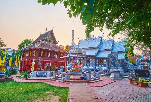 Solnedgången Över Silver Temple Wat Sri Suphan Med Utsmyckade Dekorationer — Stockfoto