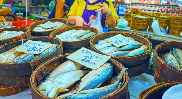 Comptoir Poissonnerie Est Recouvert Maquereau Dans Des Paniers Bambou Chiang — Photo