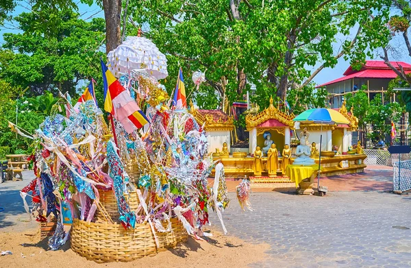 Cour Temple Wat Sai Moon Myanmar Avec Des Sculptures Autour — Photo