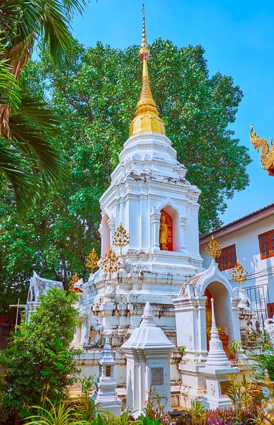 Cénico Chedi Branco Wat Fon Soi Decorado Com Top Dourado — Fotografia de Stock