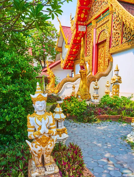 Mooie Devata Figuren Sieren Het Terrein Van Wat Fon Soi — Stockfoto