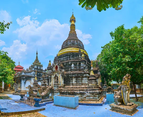 Panorama Com Histórico Chedi Wat Pao Templo Cercado Com Esculturas — Fotografia de Stock