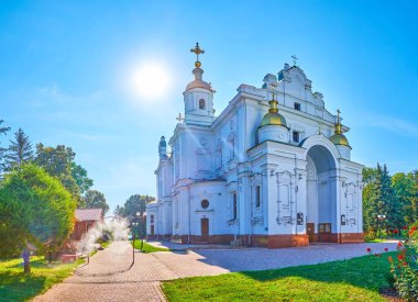 Kutsal Katedral 'in anıtsal cephesi Kazaklar' ın Barok stilinin güzel bir örneğidir, Poltava, Ukrayna