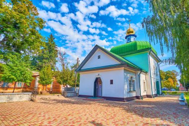 Kurtarıcı Kilisesi 'nin mütevazı dış görünüşü mimarideki eski Rus tarzının güzel bir örneği, Poltava, Ukrayna