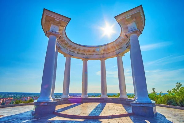 Colunata Branca Rotunda Amizade Popular Localizada Praça Soborna Poltava Ucrânia — Fotografia de Stock