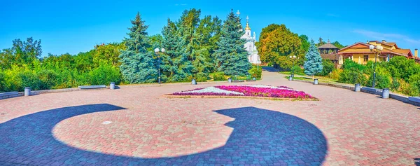Pintoresca Sombra Semicircular Rotonda Podolsky Bastion Con Vistas Catedral Vegetación — Foto de Stock
