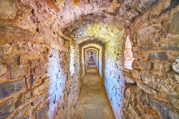 Promenera Den Smala Stenkorridoren Innanför Vallen Kamianets Podilskyi Slott Ukraina — Stockfoto