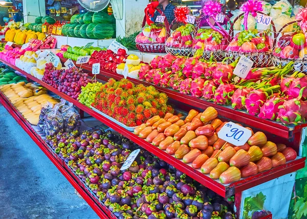 Mostrador Del Puesto Con Una Amplia Gama Frutas Tropicales Manzanas —  Fotos de Stock