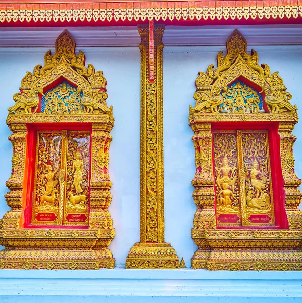 Boczna Ściana Viharn Złotym Rzeźbionym Drewnianym Słupem Okna Okiennicami Ramami — Zdjęcie stockowe