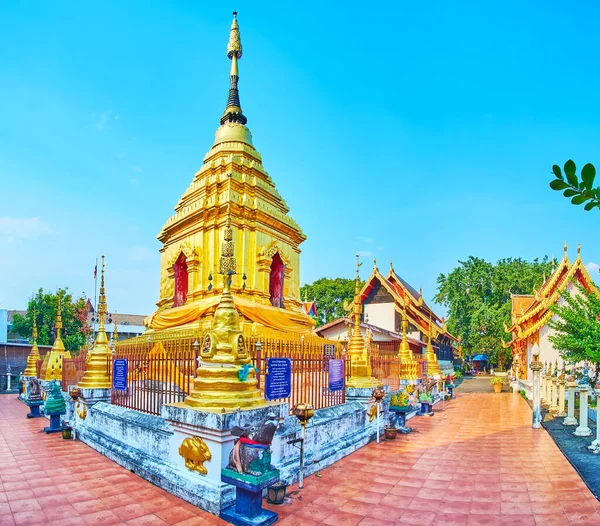 Golden Chedi Wat Muen Ngoen Kong Topped Hti Umbrella Surrounded — Stock Photo, Image