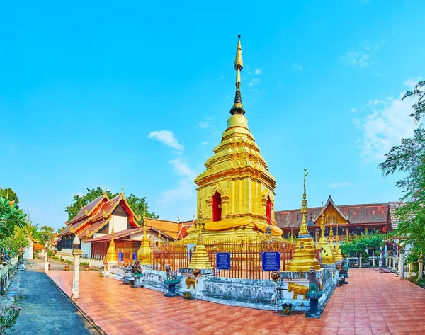 Wat Muen Ngoen Kong Cuenta Con Hermoso Chedi Dorado Cubierto — Foto de Stock