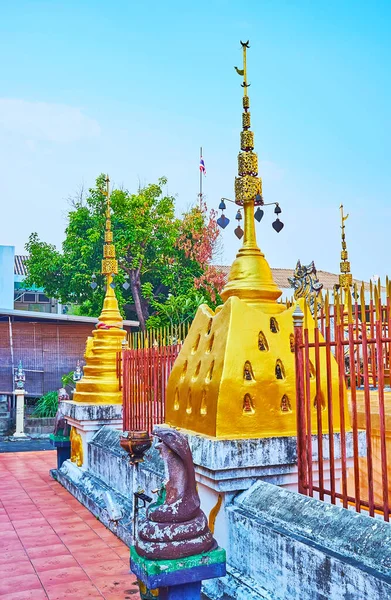 Hlavní Chedi Wat Muen Ngoen Kong Obklopen Různými Mini Chedis — Stock fotografie