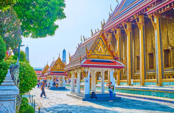 Bangkok Thailandia Maggio 2019 Piccoli Padiglioni Attorno Colonnato Oro Phra — Foto Stock