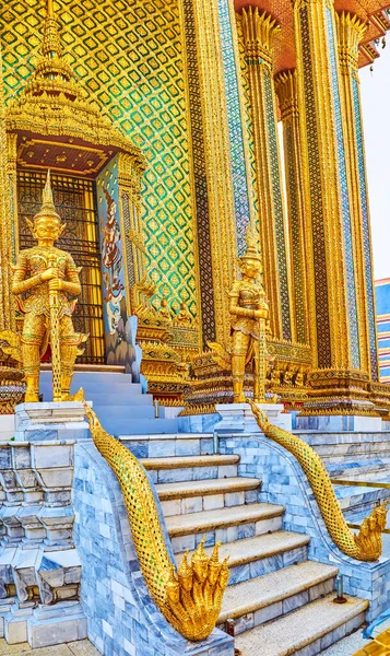 Bangkok Tajlandia Maj 2019 Boczne Wejście Prasat Phra Thep Bidon — Zdjęcie stockowe