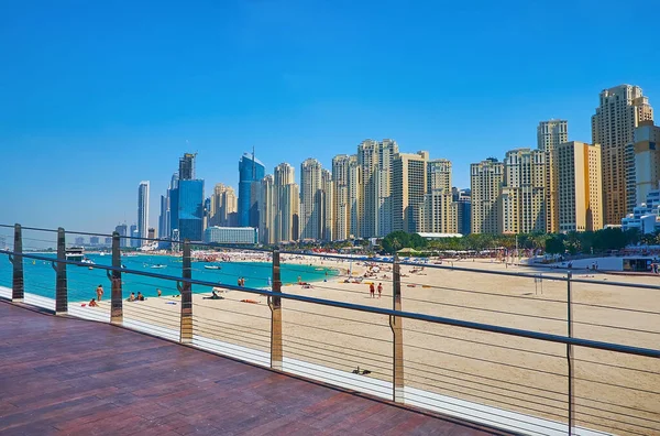 Jbr Marina Strand Met Plezierboten Moderne Wolkenkrabbers Van Dubai Marina — Stockfoto