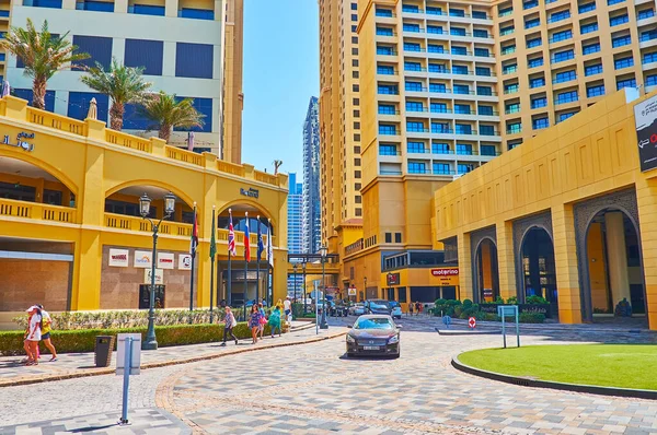 Dubai Emiratos Árabes Unidos Marzo 2020 Estrecha Calle Curva Corre — Foto de Stock