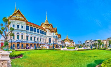BANGKOK, THAILAND - MAY 12, 2019: Spectacular Chakri Maha Prasat, the main building of Grand Palace, housing the Throne hall, on May 12 in Bangkok, Thailand clipart