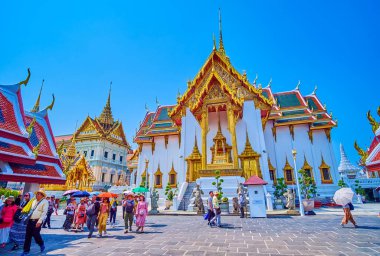 BANGKOK, THAILAND - 12 Mayıs 2019: Phra Thinang Dusit Maha Prasat Taht Salonu 'nda 12 Mayıs' ta Tayland 'ın Bangkok kentinde bulunan kalabalık sokak