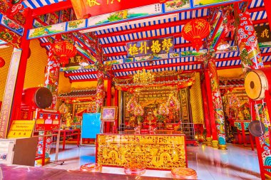 Bangkok, Tayland 'da Çin Mahallesi' nde tipik Çin usulü Lao Pun Tao Kong türbesi.