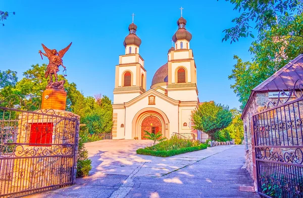 Rahman Katedrali Yürüme Başmelek Michael Zaporizhzhia Ukrayna Heykelleriyle Kapılardan Içeri — Stok fotoğraf
