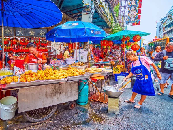 Bangkok Thailand Maio 2019 Yaowarat Roadside Stall Chinatown Com Cozinheiro — Fotografia de Stock