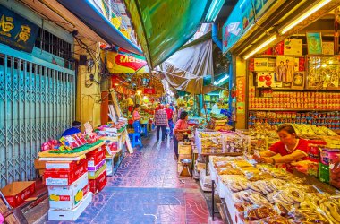 BANGKOK, THAILAND - 12 Mayıs 2019: 12 Mayıs 'ta Bangkok' ta, Çin Mahallesi Sampheng pazarındaki kapalı sokak