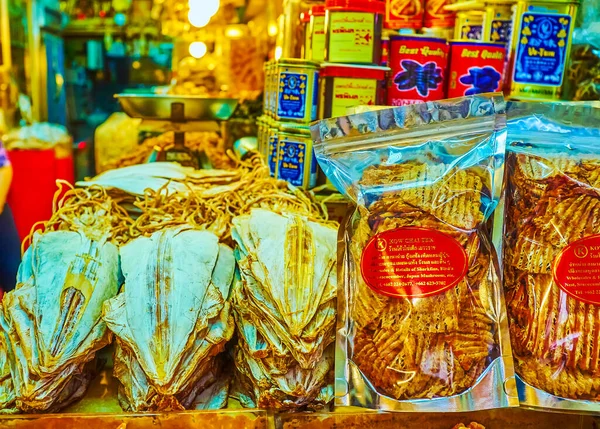 Bangkok Tailandia Mayo 2019 Pequeña Tienda Mercado Sampheng Ofrece Calamares —  Fotos de Stock