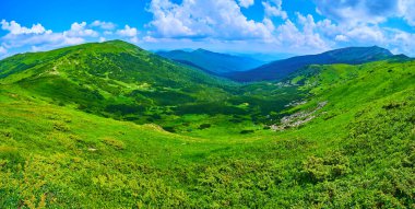 Chornohora Dağları 'nın manzarası Smotrych Dağı, kol ve Pip Ivan Dağı ile kaplı, Alpine Tundra bölgesi, Karpatlar, Ukrayna