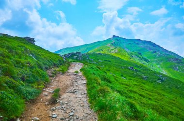 Chornohora Dağları 'nın Pip İvan Dağı' na yapılan yürüyüş tarihi Beyaz Fil Gözlemevi Karpatları, Ukrayna