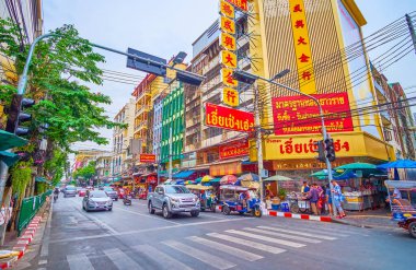 BANGKOK, THAILAND - 12 Mayıs 2019 Yaowarat Yolu 'ndaki Çin Mahallesi' nde 12 Mayıs 'ta Tayland' ın Bangkok kentinde meydana gelen şehir manzarası