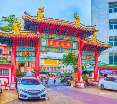 BANGKOK, THAILAND - 12 Mayıs 2019: Çin Mahallesi 'nin en seçkin Çin binalarından biri olan Kuan Yin Tapınağı' nın Kapısı, 12 Mayıs 'ta Bangkok, Tayland' da