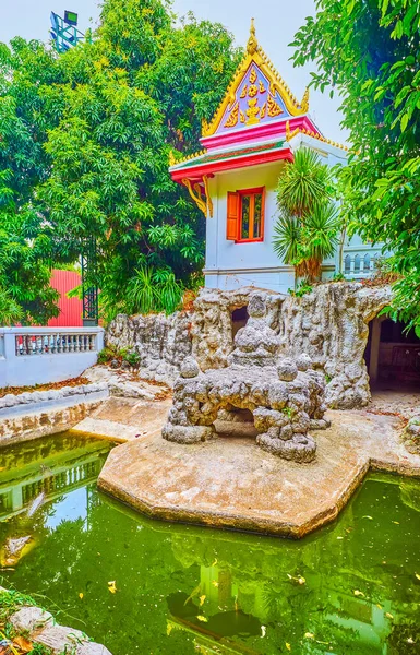 Невеликий Басейн Крокодилами Храму Ват Чаккрават Бангкоку Таїланд — стокове фото