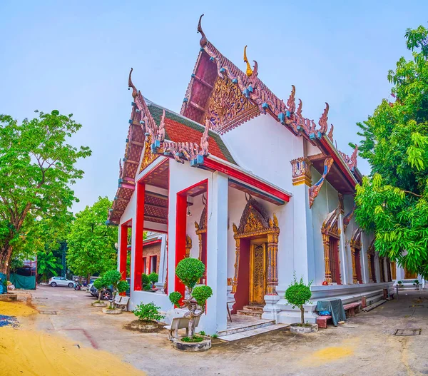 Ancien Sanctuaire Avec Toit Bois Pittoresque Dans Temple Wat Chakkrawat — Photo